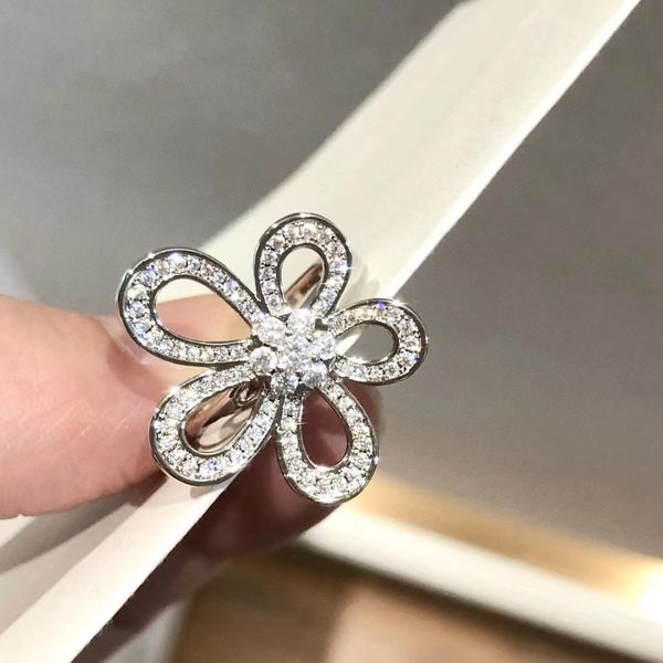 luxury cluster rings designer copper with gold plated hollow crystal flower charm finger accessories for women fashion jewelry with box, Golden;silver
luxury cluster rings designer copper with gold plated hollow crystal flower charm finger accessories for women fashion jewelry with box, Golden;silver