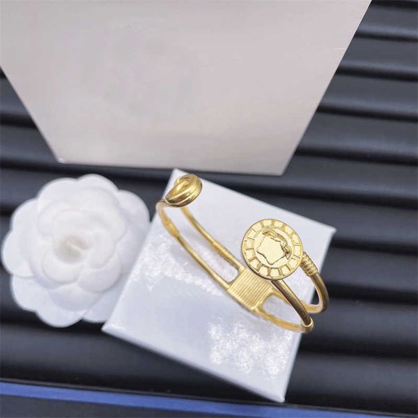 designer fashion bracelet open bracelets for womens medusa designs wedding party luxury jewelry257o, Black
designer fashion bracelet open bracelets for womens medusa designs wedding party luxury jewelry257o, Black