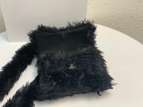 2022 fashion hourglass bag winter fluffy designer black small handbags handle purse k9p0
2022 fashion hourglass bag winter fluffy designer black small handbags handle purse k9p0