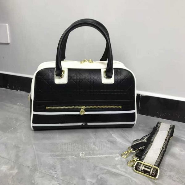 luxury vibe zip bowling bags designer women handbags men sports crossbody bag check quilting white black large capacity travel bag size 34.5
luxury vibe zip bowling bags designer women handbags men sports crossbody bag check quilting white black large capacity travel bag size 34.5