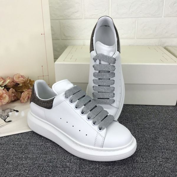 high-grade canvas shoes women's shoes increase leather strap fashion thick-soled white and black men' suluxury
high-grade canvas shoes women's shoes increase leather strap fashion thick-soled white and black men' suluxury