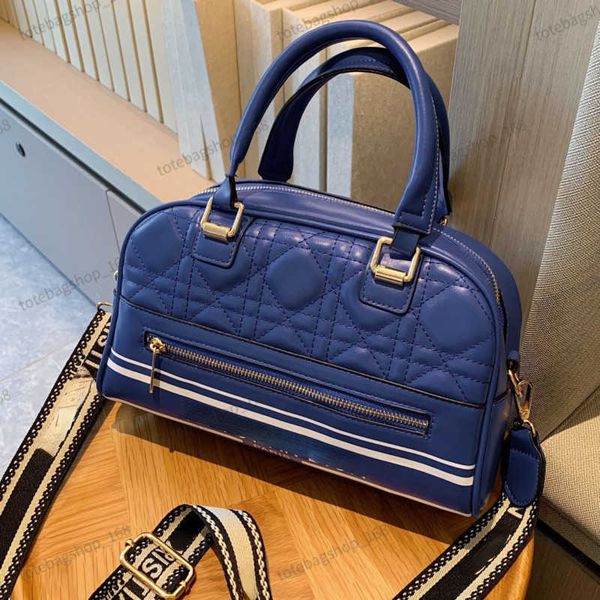 vibe bowling bags designer totes vintage fashion handbag semicircular outline soft crossbody shoulder large capacity luxury travel bag
vibe bowling bags designer totes vintage fashion handbag semicircular outline soft crossbody shoulder large capacity luxury travel bag