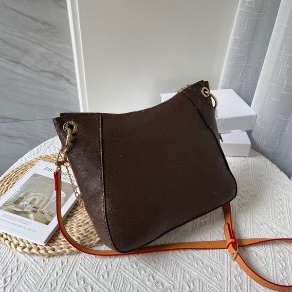 brand cosmetic bags & cases letter printing women's shoulder bag chain fashionable grils bag
brand cosmetic bags & cases letter printing women's shoulder bag chain fashionable grils bag