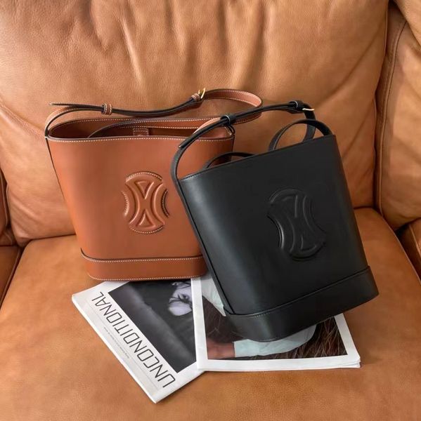 7a quality luxury designer bag triomphe drawstring clutch crossbody tote genuine leather fashion women's men handbag shoulder pochette
7a quality luxury designer bag triomphe drawstring clutch crossbody tote genuine leather fashion women's men handbag shoulder pochette