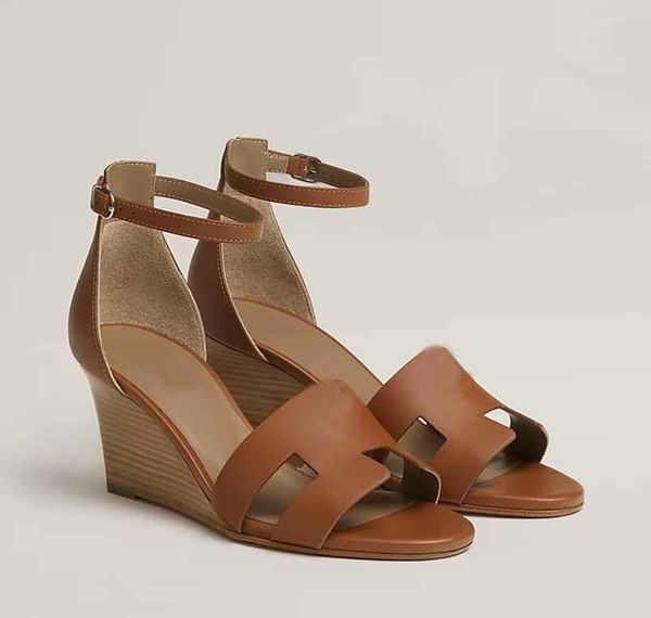 luxury designer women sandal high heels wedge flats calfskin legends wedge legend sandals genuine leathers strap shoes white black brown gua
luxury designer women sandal high heels wedge flats calfskin legends wedge legend sandals genuine leathers strap shoes white black brown gua