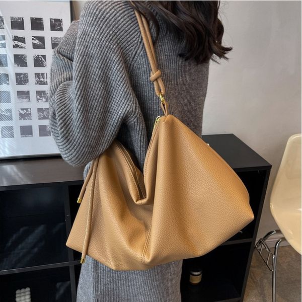 luxury designer brand fashion shoulder camera bags handbags women chains letter purse phone bag wallet vintage temperament cross body totes, Black;red
luxury designer brand fashion shoulder camera bags handbags women chains letter purse phone bag wallet vintage temperament cross body totes, Black;red