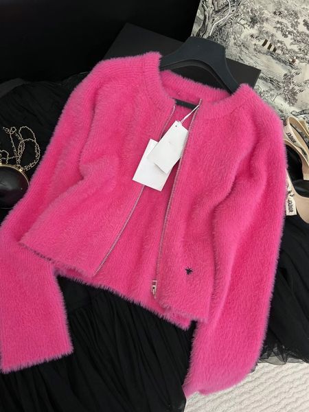 women's sweaters 2022 luxury designer designed fluffy knitted cardigan, White;black
women's sweaters 2022 luxury designer designed fluffy knitted cardigan, White;black