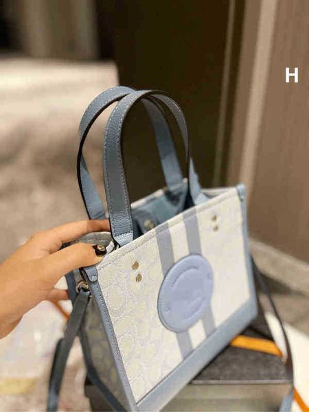 designer luxury women the tote bag fashion versatile handbags shoulder crossbody bags purse telfars totes large capacity saddle wallets 7a r
designer luxury women the tote bag fashion versatile handbags shoulder crossbody bags purse telfars totes large capacity saddle wallets 7a r