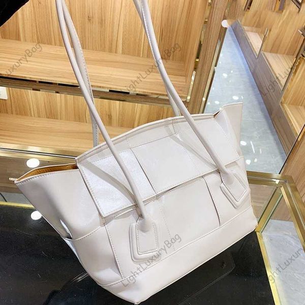 the tote shoulder bag designer bags real leather crossbody handbags for women classic famous brand clutch shopping purses 221029
the tote shoulder bag designer bags real leather crossbody handbags for women classic famous brand clutch shopping purses 221029