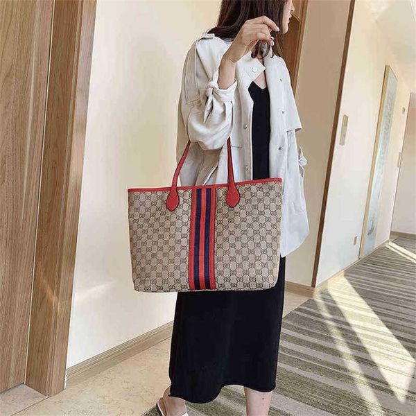 handbags outlet high sense versatile women's tot large printed sling single shoulder bag
handbags outlet high sense versatile women's tot large printed sling single shoulder bag