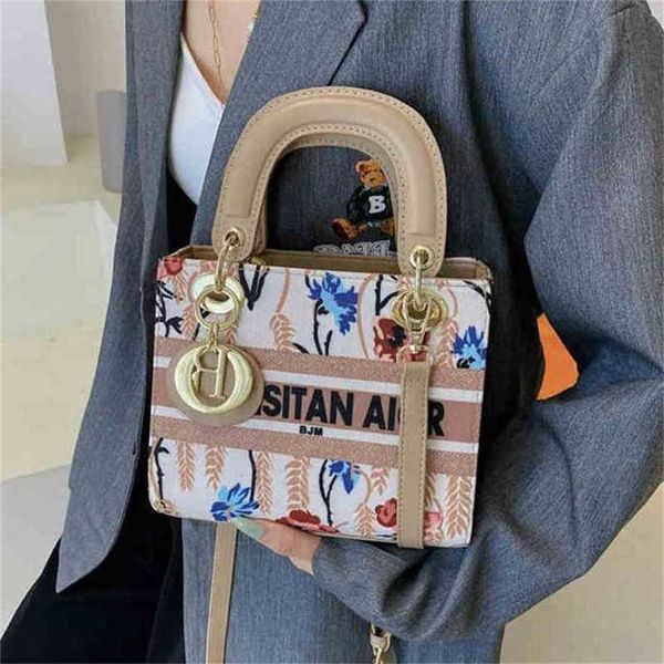 purses outlet women's bag new fashion printed handbag texture letter one shoulder messenger bag
purses outlet women's bag new fashion printed handbag texture letter one shoulder messenger bag