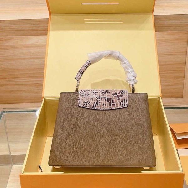 designer luxury women the tote bag fashion versatile handbags shoulder crossbody bags purse tories totes large capacity saddle wallets 7a le
designer luxury women the tote bag fashion versatile handbags shoulder crossbody bags purse tories totes large capacity saddle wallets 7a le