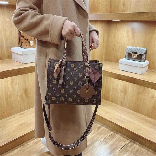 light luxury big bag women's new winter versatile commuter shoulder large capacity tote bag handbags design deals
light luxury big bag women's new winter versatile commuter shoulder large capacity tote bag handbags design deals