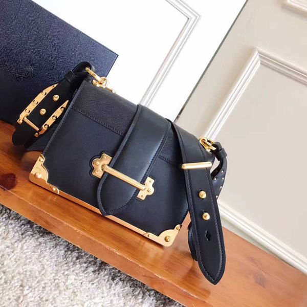 luxury designer women shoulder bags chain crossbody s fashion handbags female purse bag triangle pattern cahier series
luxury designer women shoulder bags chain crossbody s fashion handbags female purse bag triangle pattern cahier series