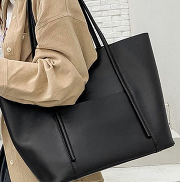 2023 classic style shoulder bags star same foreign style women's single simple messenger small square
2023 classic style shoulder bags star same foreign style women's single simple messenger small square