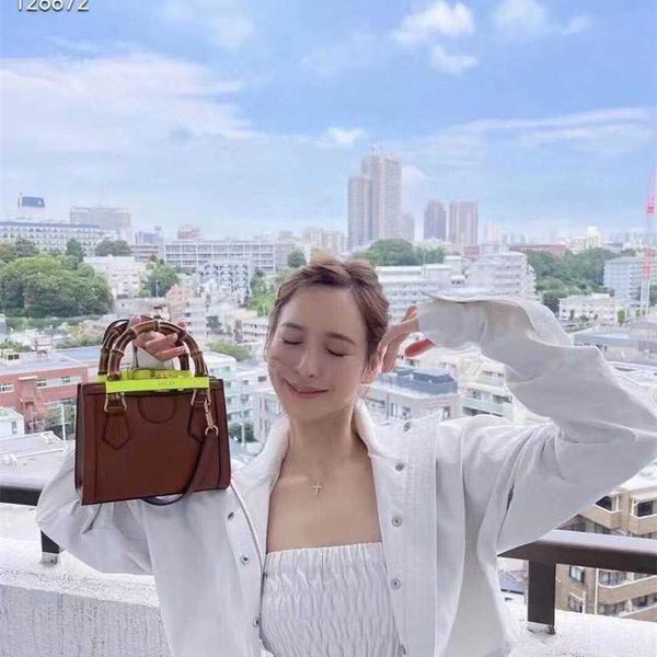 new solid color bamboo knuckle tote bag quality goods portable sling single shoulder diagonal bag fashion good women handbags sale
new solid color bamboo knuckle tote bag quality goods portable sling single shoulder diagonal bag fashion good women handbags sale