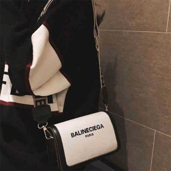 purses one shoulder letter bag female style spring new messenger popular small square bag
purses one shoulder letter bag female style spring new messenger popular small square bag