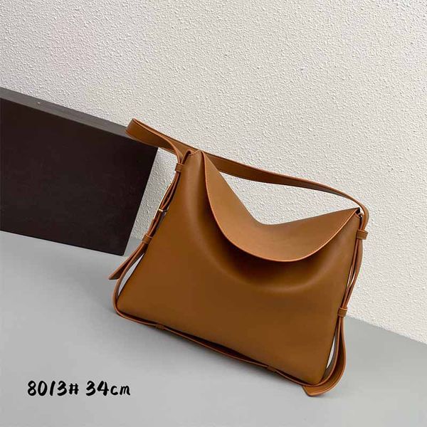 vintage woman underarm bags handbag luxury tote designer bag stylish metallic triangle shoulder bag large capacity pure color lady's pu
vintage woman underarm bags handbag luxury tote designer bag stylish metallic triangle shoulder bag large capacity pure color lady's pu