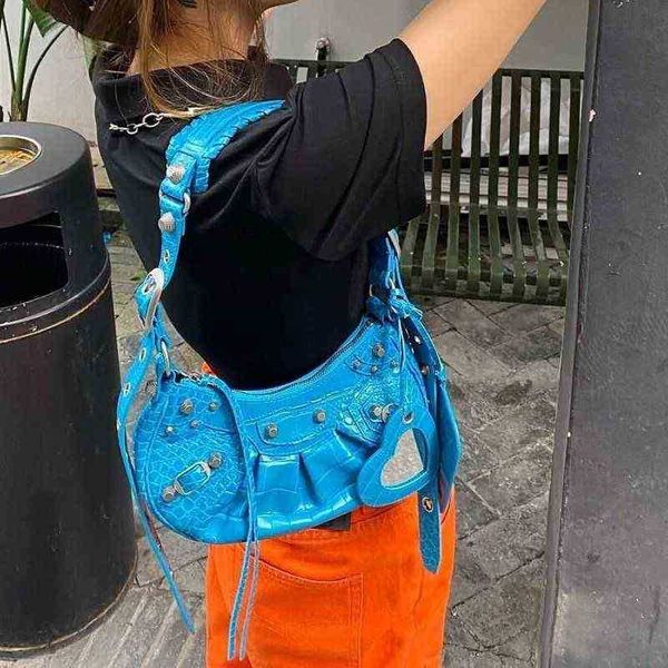 designer luxury womens bag balencigas handbag b-shaped paris single shoulder messenger fashion square gift shoulder oblique span versatile h
designer luxury womens bag balencigas handbag b-shaped paris single shoulder messenger fashion square gift shoulder oblique span versatile h