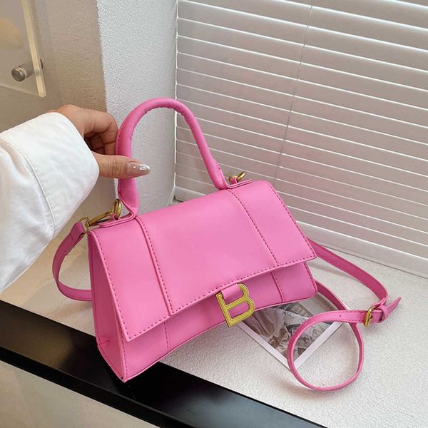 factory wholesale new 2023 fashionable new female hourglass casual versatile single shoulder messenger plain small square
factory wholesale new 2023 fashionable new female hourglass casual versatile single shoulder messenger plain small square