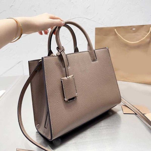 design handbag tote bag designer bags women leather handbag hand-held shoulder cowhide crossbody elegant purses shopping bag 220920
design handbag tote bag designer bags women leather handbag hand-held shoulder cowhide crossbody elegant purses shopping bag 220920