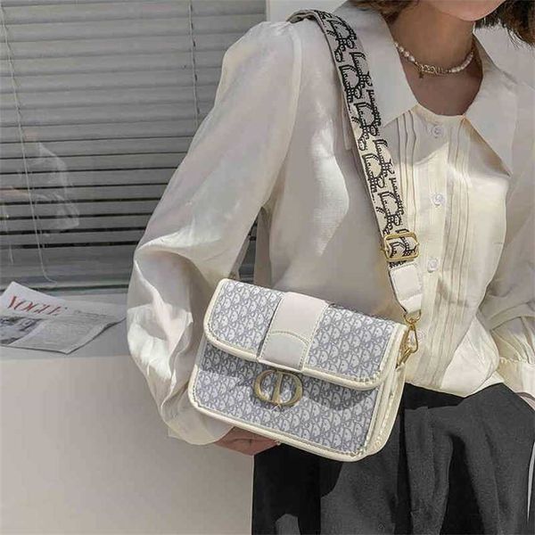 purses small fresh and simple female summer new chain messenger red foreign style one shoulder small square bag
purses small fresh and simple female summer new chain messenger red foreign style one shoulder small square bag
