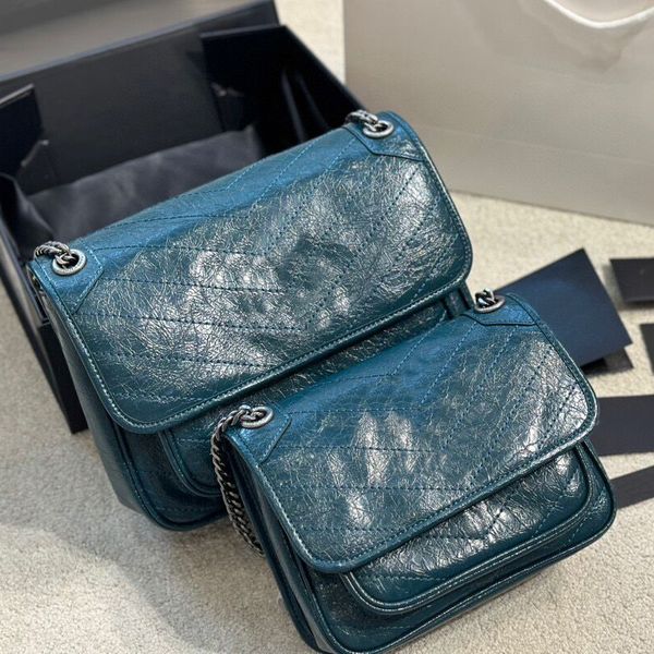 niki shoulder bags luxurys designers bags tote handbag oil wax leather classic ladies black logo chain bag large capacity 6 colors silver ha
niki shoulder bags luxurys designers bags tote handbag oil wax leather classic ladies black logo chain bag large capacity 6 colors silver ha