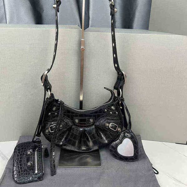 designer luxury womens bag balencigas handbag b-shaped paris single shoulder messenger fashion square gift shoulder oblique span versatile h
designer luxury womens bag balencigas handbag b-shaped paris single shoulder messenger fashion square gift shoulder oblique span versatile h