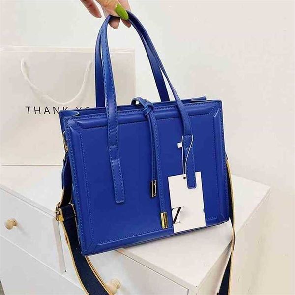2022 new women's bag wide shoulder strap sling one shoulder bag style handbag tote trend purses
2022 new women's bag wide shoulder strap sling one shoulder bag style handbag tote trend purses