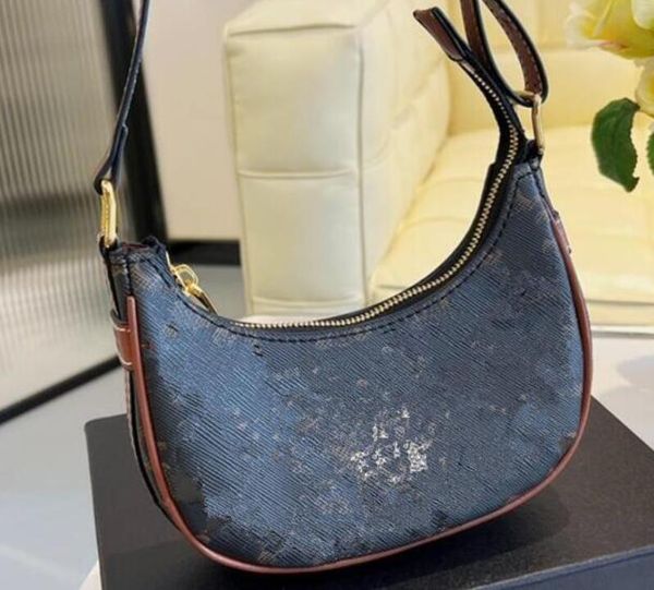 2023 shoulder bags handbags crossbody bag heart-shaped decoration tarpaulin nylon wallet wholesale
2023 shoulder bags handbags crossbody bag heart-shaped decoration tarpaulin nylon wallet wholesale