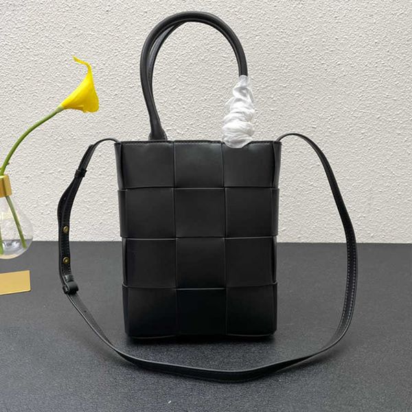 designer luxury women the tote bag fashion versatile handbags shoulder crossbody bags purse tories totes large capacity saddle wallets 7a 3u
designer luxury women the tote bag fashion versatile handbags shoulder crossbody bags purse tories totes large capacity saddle wallets 7a 3u