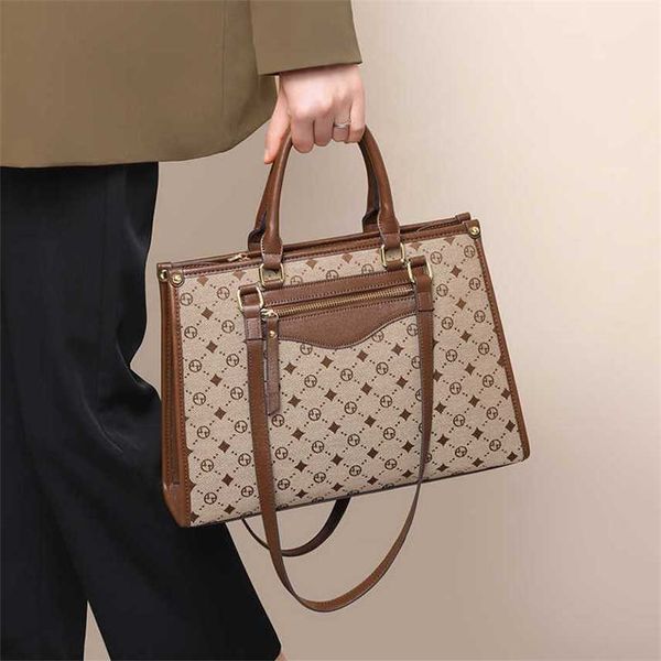messenger bags viney 2022 new checked tote hand light luxury large capacity sling single shoulder women's bag
messenger bags viney 2022 new checked tote hand light luxury large capacity sling single shoulder women's bag