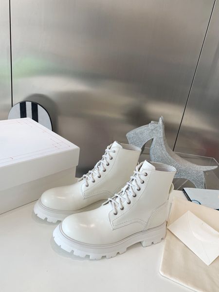 2022 new boots high cut thick soled leather warren martin women's english style chelsea patent leather short, Black
2022 new boots high cut thick soled leather warren martin women's english style chelsea patent leather short, Black