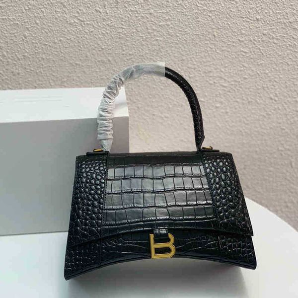 2022 b family designer balenciga high version hourglass bag cowhide crocodile mesh red same one shoulder versatile diagonal handbag
2022 b family designer balenciga high version hourglass bag cowhide crocodile mesh red same one shoulder versatile diagonal handbag