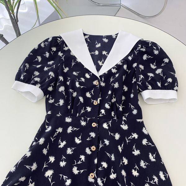 2022 spring sailor collar floral print panelled dress blue short sleeve buttons single-breasted casual dresses d2o31, Black;gray
2022 spring sailor collar floral print panelled dress blue short sleeve buttons single-breasted casual dresses d2o31, Black;gray