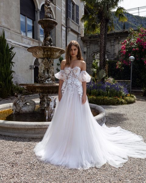 off shoulder a line wedding dresses illusion sweetheart short sleeveless bridal gowns 3d flowers applique robes de mariee, White
off shoulder a line wedding dresses illusion sweetheart short sleeveless bridal gowns 3d flowers applique robes de mariee, White