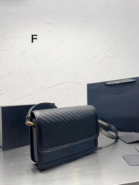 luxury designer shoulder crossbody bag tote 2023 new edition and box female oblique cross european american fashion messenger packet factory
luxury designer shoulder crossbody bag tote 2023 new edition and box female oblique cross european american fashion messenger packet factory