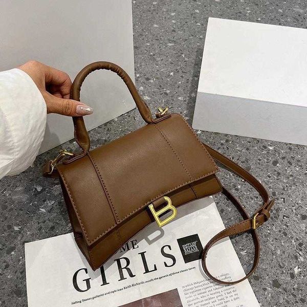 evening bags new female hourglass casual versatile sling single shoulder messenger bag plain small square bag
evening bags new female hourglass casual versatile sling single shoulder messenger bag plain small square bag