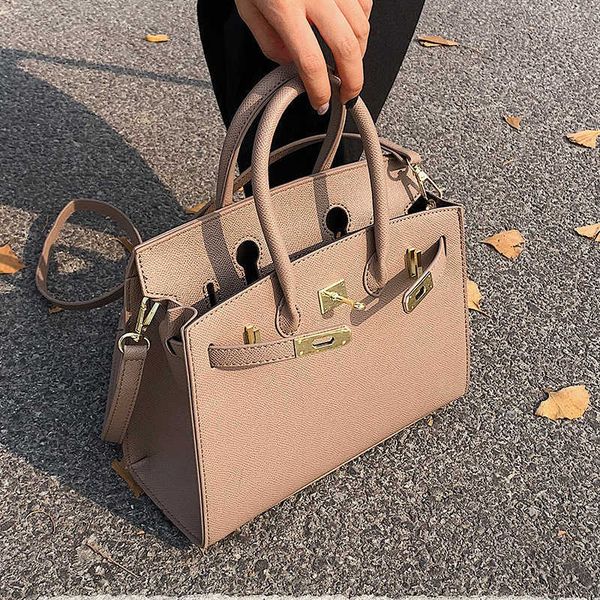 original designer women totes bag shoulder h home s pure hand summer fashion messenger 2023 new one
original designer women totes bag shoulder h home s pure hand summer fashion messenger 2023 new one
