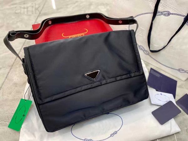 fashion brand luxury lady handbag designer messenger bag nylon material leather trim
fashion brand luxury lady handbag designer messenger bag nylon material leather trim