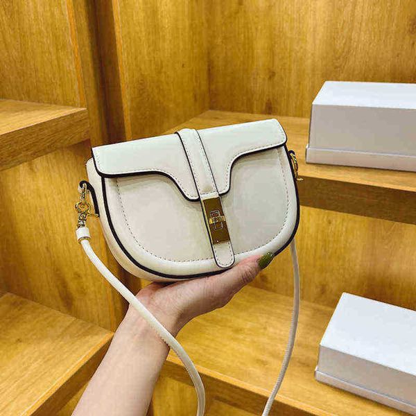 evening bags ladies new fashion design shoulder bag summer pu leather saddle classic rotary lock simple handbag 220623
evening bags ladies new fashion design shoulder bag summer pu leather saddle classic rotary lock simple handbag 220623