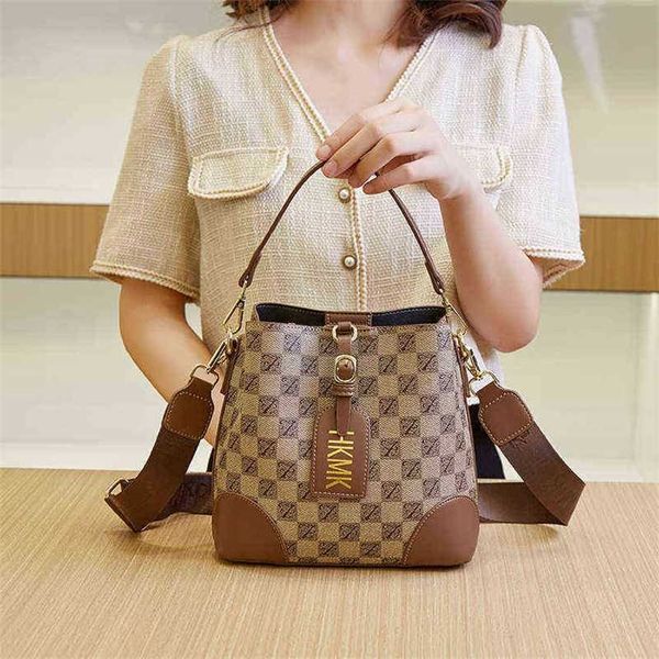 light luxury bucket bag advanced sense checkerboard pattern printed sling one shoulder live oblique cross purses
light luxury bucket bag advanced sense checkerboard pattern printed sling one shoulder live oblique cross purses