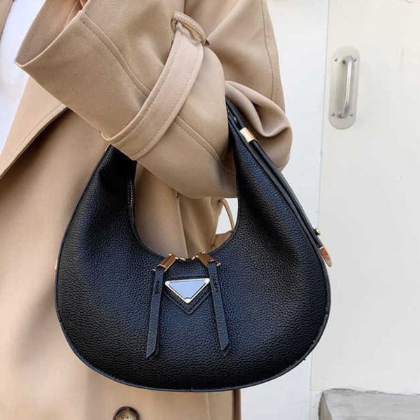 messenger bags autumn popular hand texture lychee pattern crescent simple armpit shoulder bag
messenger bags autumn popular hand texture lychee pattern crescent simple armpit shoulder bag