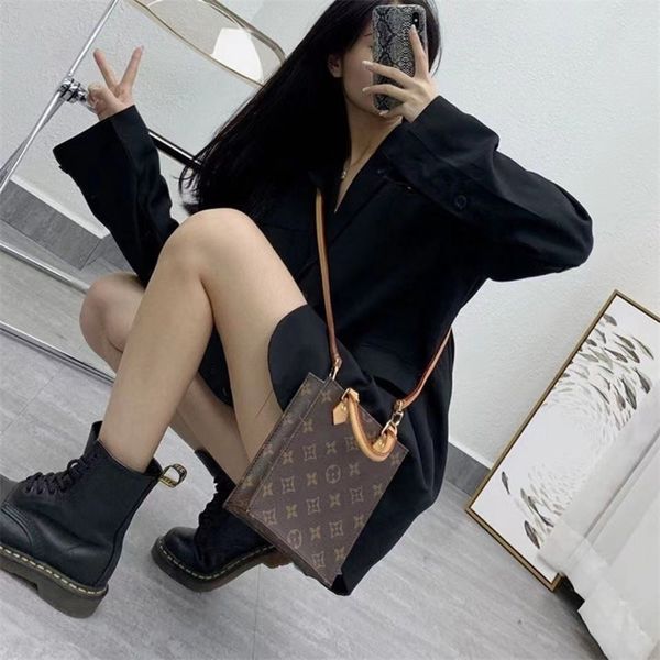 2023 ladies bag messenger bag tote piano score small shopping bag light luxury designer european and n fashion
2023 ladies bag messenger bag tote piano score small shopping bag light luxury designer european and n fashion