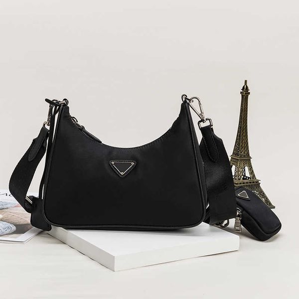 women luxurys designers bags new chest pack lady tote chains handbags messenger backpack nylon crossbody bag european and american fashion
women luxurys designers bags new chest pack lady tote chains handbags messenger backpack nylon crossbody bag european and american fashion