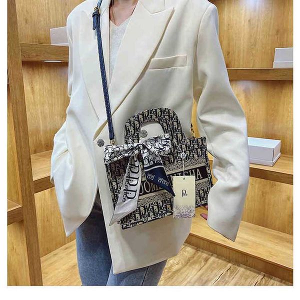 purses spring new fashion women's handbag women's large capacity shopping bag flower commuter handbag tote bag
purses spring new fashion women's handbag women's large capacity shopping bag flower commuter handbag tote bag