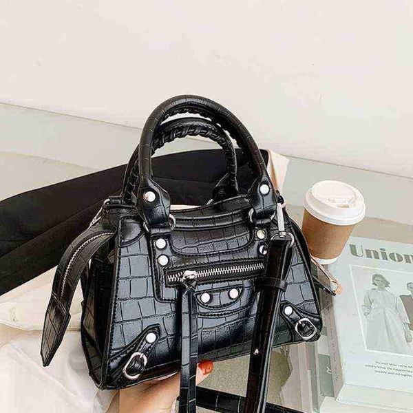evening bags women's bags new fashion handbags street trend motorcycle bag casual and easy to use one-shoulder messenger bag. 220623
evening bags women's bags new fashion handbags street trend motorcycle bag casual and easy to use one-shoulder messenger bag. 220623