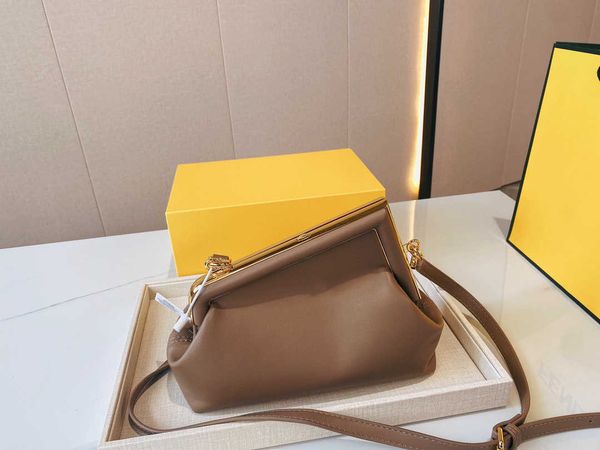 designer shoulder bags popular style real letter cross body bag 5a quality sequin leather bag fashion trend good match very
designer shoulder bags popular style real letter cross body bag 5a quality sequin leather bag fashion trend good match very