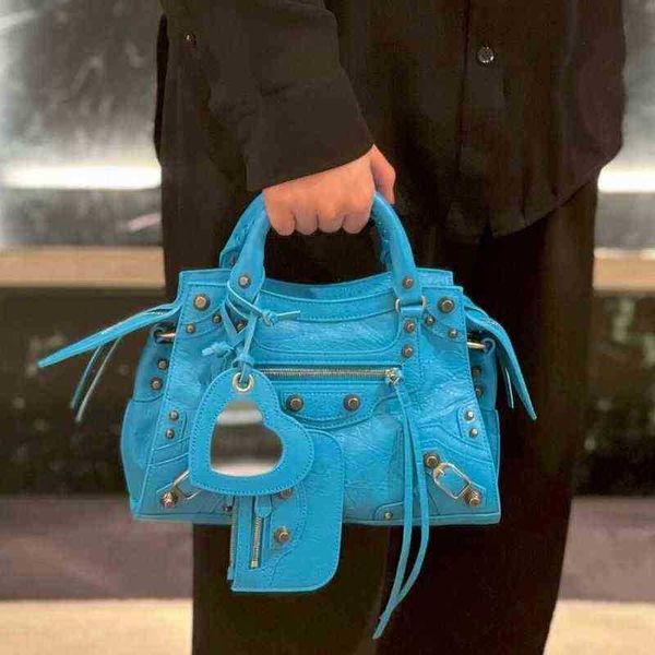 designer luxury womens bag balencigas handbag b-shaped paris single shoulder messenger fashion square gift shoulder oblique span versatile h
designer luxury womens bag balencigas handbag b-shaped paris single shoulder messenger fashion square gift shoulder oblique span versatile h