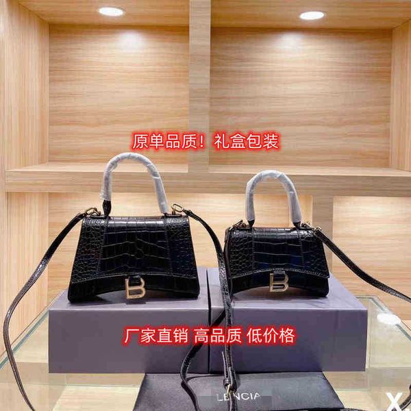 designer luxury womens bag balencigas handbag b-shaped paris single shoulder messenger fashion square gift shoulder oblique span versatile h
designer luxury womens bag balencigas handbag b-shaped paris single shoulder messenger fashion square gift shoulder oblique span versatile h